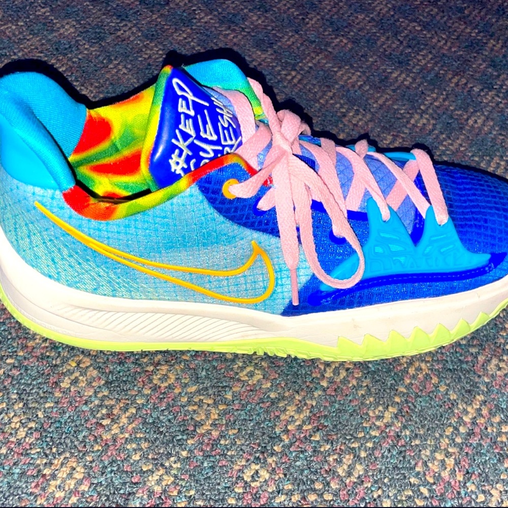 Kyrie IV Low’s + Nike Pro Compression Size Medium